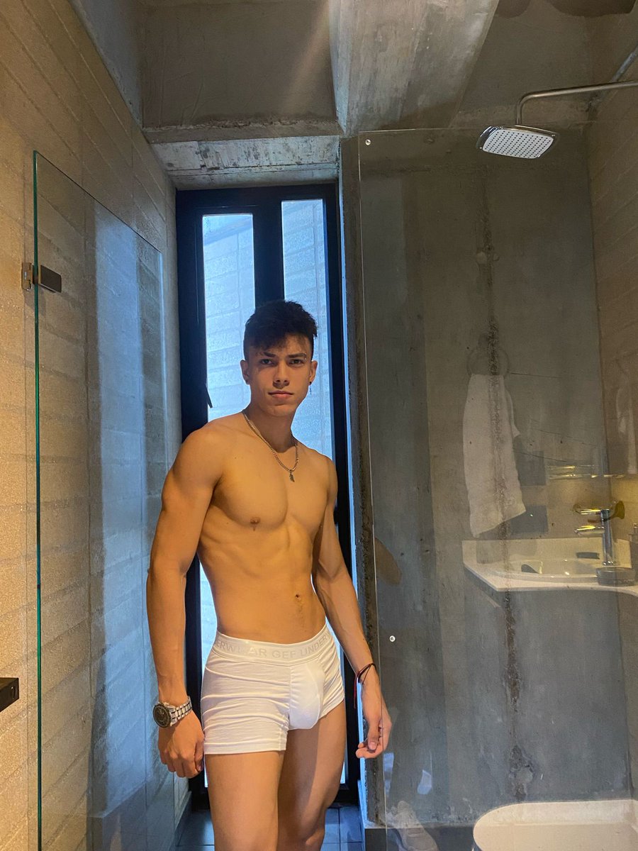 Taking a shower after gym, join me? 😳 onlyfans.com/edutwinkxxx