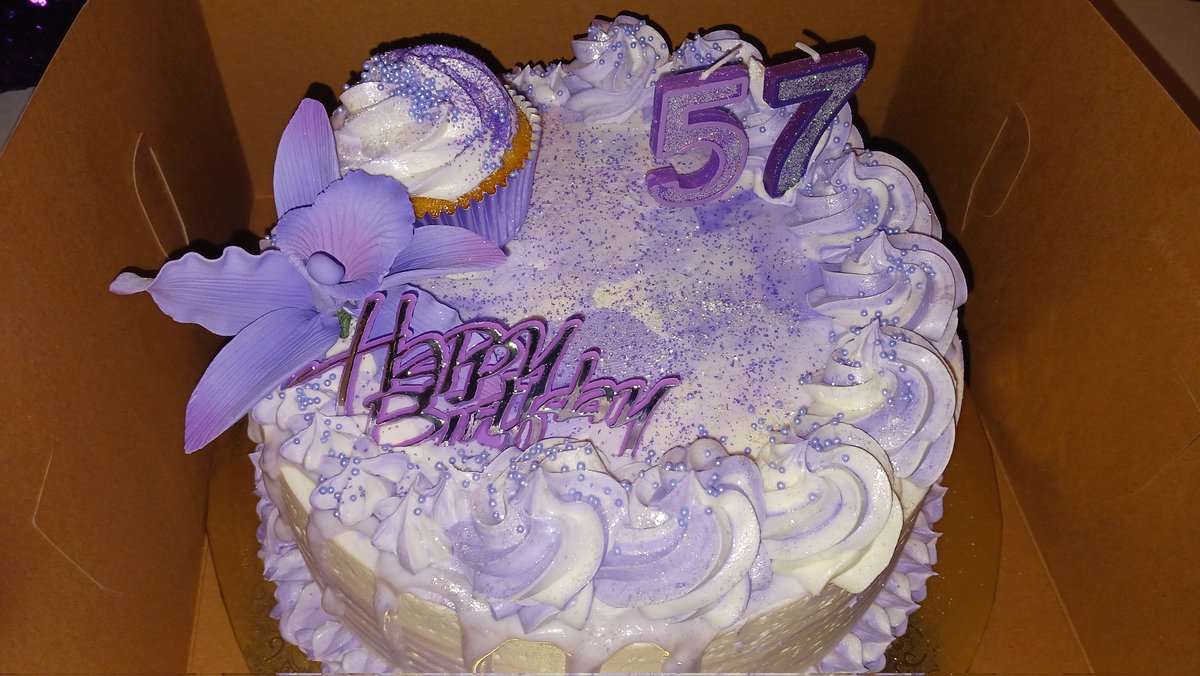 #buttercreamcake #purple #masqueradeofsweets #houstonbaker #birthdaycake