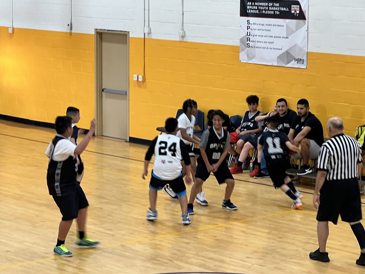 So proud of our 4/5 grade boys. They advanced to the championship ! We can't wait to support them tomorrow!! Great job coaches @MrDiaz50 and @AHernandez9009 !