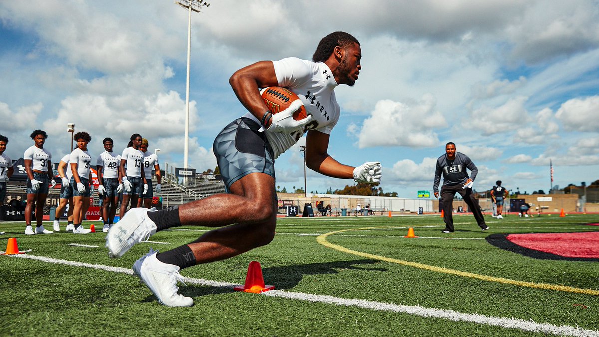 Ready to get back to work on the camp circuit this weekend 😤 UA Next Girls on Friday night and UA Next High School Boys on Sunday in Nashville, TN‼️ @WilsonFootball | #WilsonFootball