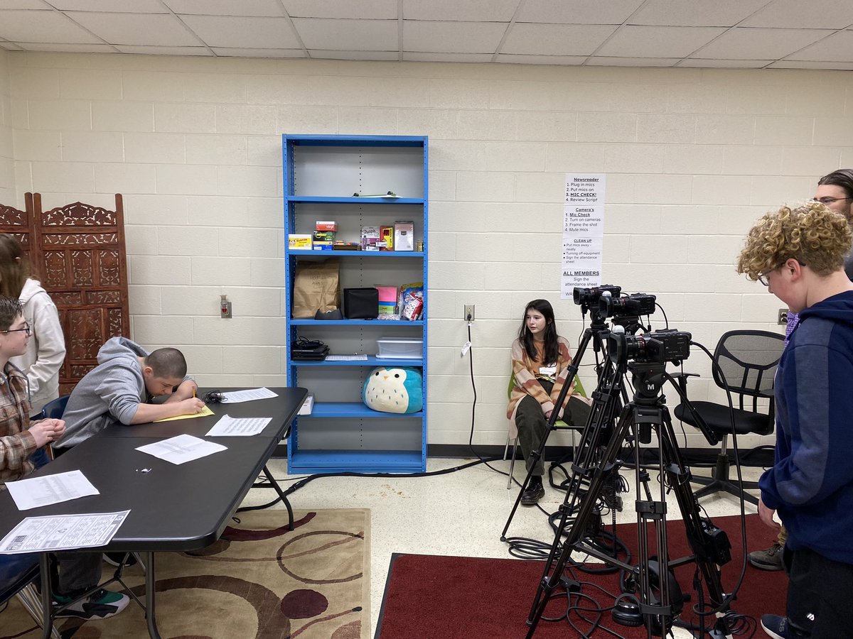 I got to go behind the scenes at BMS TV this morning as students prepped for the morning announcements. Great work to the crew, newscasters, and Mr. Ingraham. @WatsonBryan7 @taranovichj1