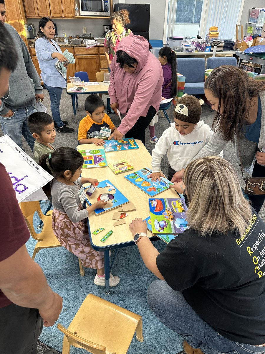 Migrant playgroups second cohort happening tonight! Our youngest GUSD scholars at work. @zjgalvan @LCortezGUSD @GUSDEdServices @GUSDFACE @krisvasquez75