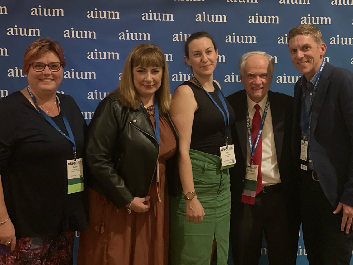 Rubbing shoulders with the @AIUMultrasound president Prof Richard Hoppmann at #UltraCon2024 @PetersPOCUS @i_c_sound @ImagendoAus