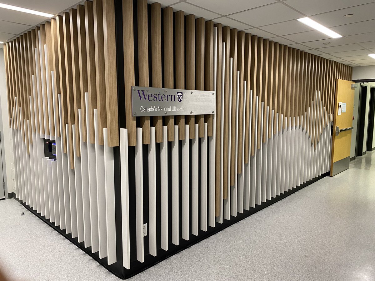 The new @WesternCFMM entrance feature wall. Pulse and acquire. A fitting statement for Canada’s National Ultra-High Field MRI Platform. There’s a 15.2T behind that wall! @WesternU @VPRWesternU @SchulichMedDent
