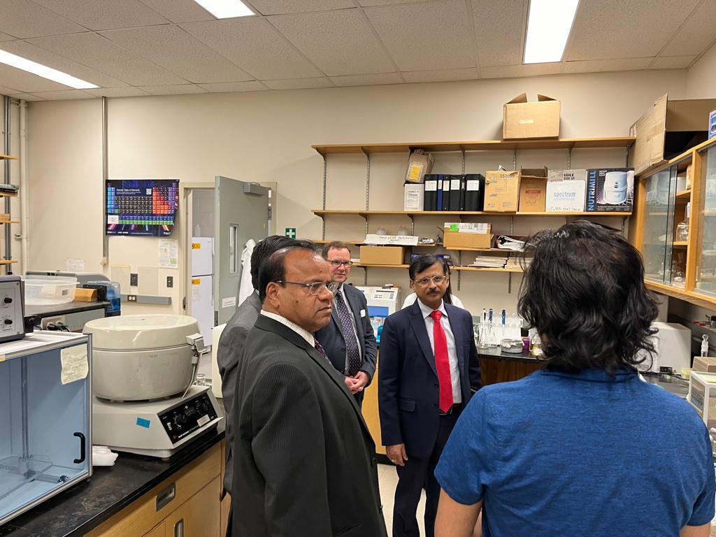 High Commissioner Sanjay Kumar Verma visited various labs in University of Saskatchewan @sasku and discussed modalities to enhance collaboration with Indian universities and innovation eco-system. Some of the products being developed in these labs may find their commercial use in…