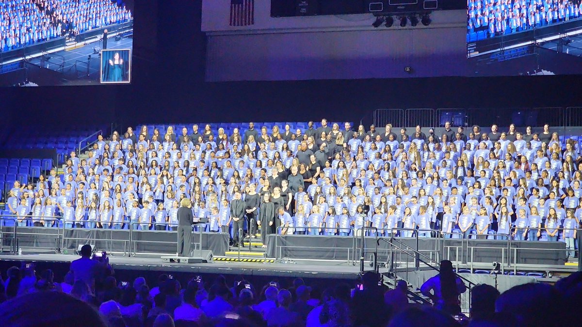 MrsAVergara's tweet photo. What an amazing performance tonight at the 5th grade Choral Festival! Thank you, Mrs. Hoskins, for inspiring our students @BrosnahanES and to all our music directors @CyFairISD that supported this spectacular event! 
@BroncoMusicFun https://t.co/vHMPz08gbP