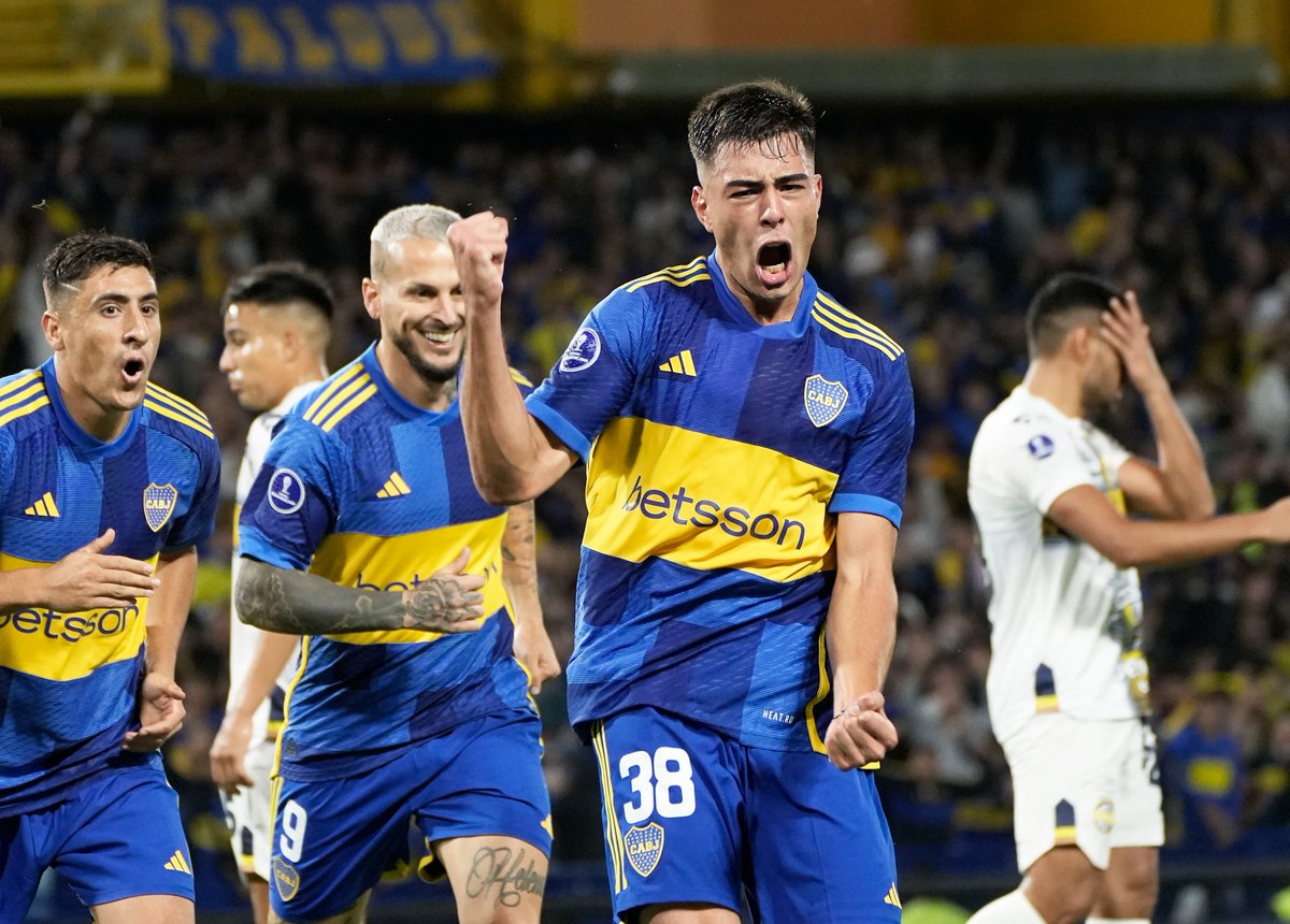 BocaJrsOficial's tweet photo. Boca Predio ➡ Mundo 💙💛💙 https://t.co/n5BVzuo0Pv