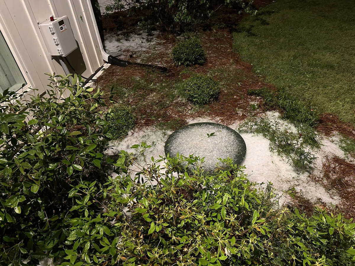 jay_gulley_'s tweet photo. We didn’t have any huge hail, but we had a lot of it in Brookstone in Madison! @NWSJacksonMS @WLBT https://t.co/0qPyGGqhEv