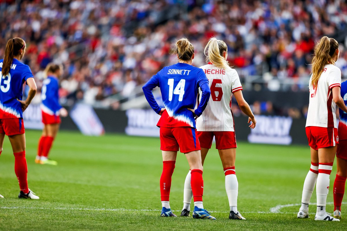 WHO’S DONE IT 7️⃣ TIMES?! @emilysonnett takes her 7th SheBelieves Cup trophy home tonight. 🏆