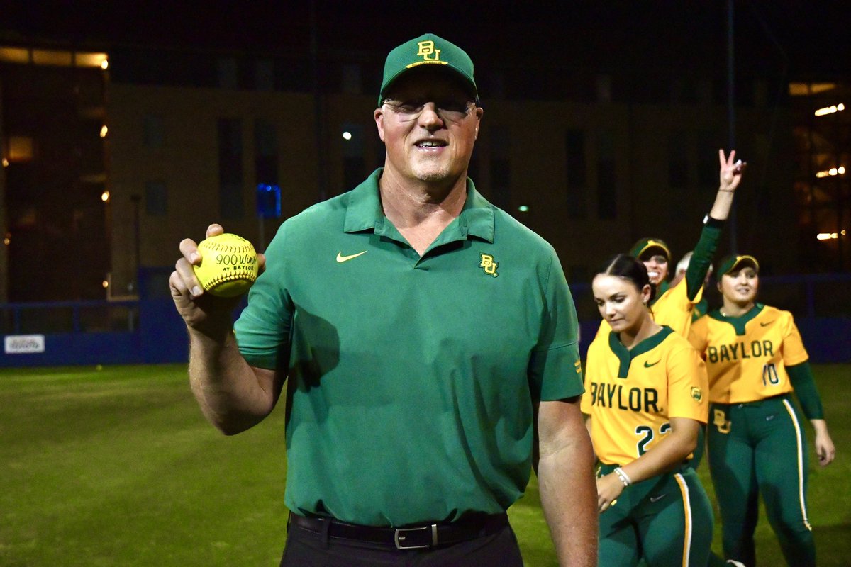 BaylorSoftball tweet picture