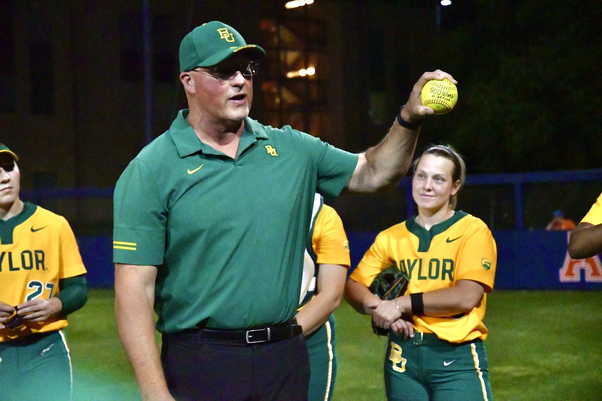 BaylorSoftball tweet picture