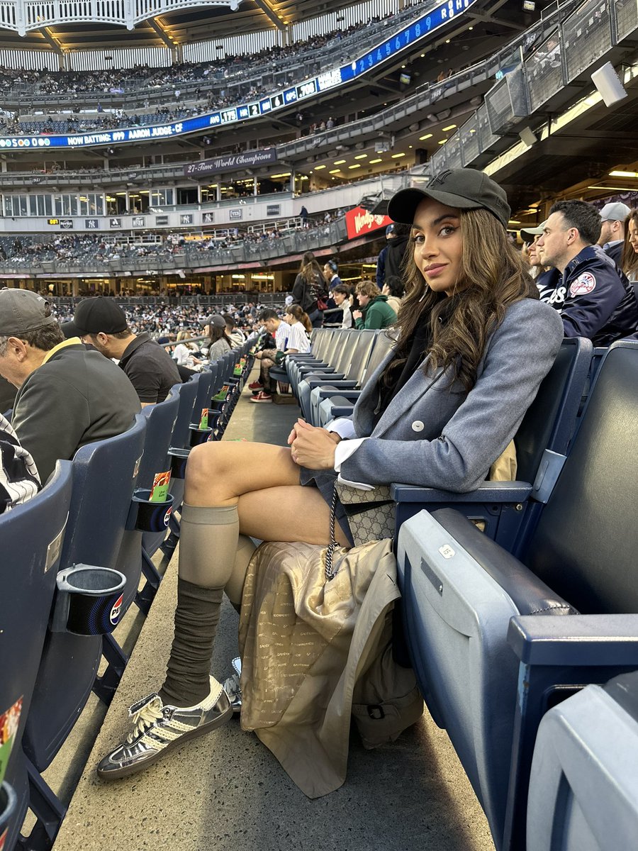 Early inning attire /// (with the one of the best Sambas of 2023) Thank you @bbcicecream for having me! ⚾️🙏🏽 #Sneakers #Adidas #YankeesTwitter