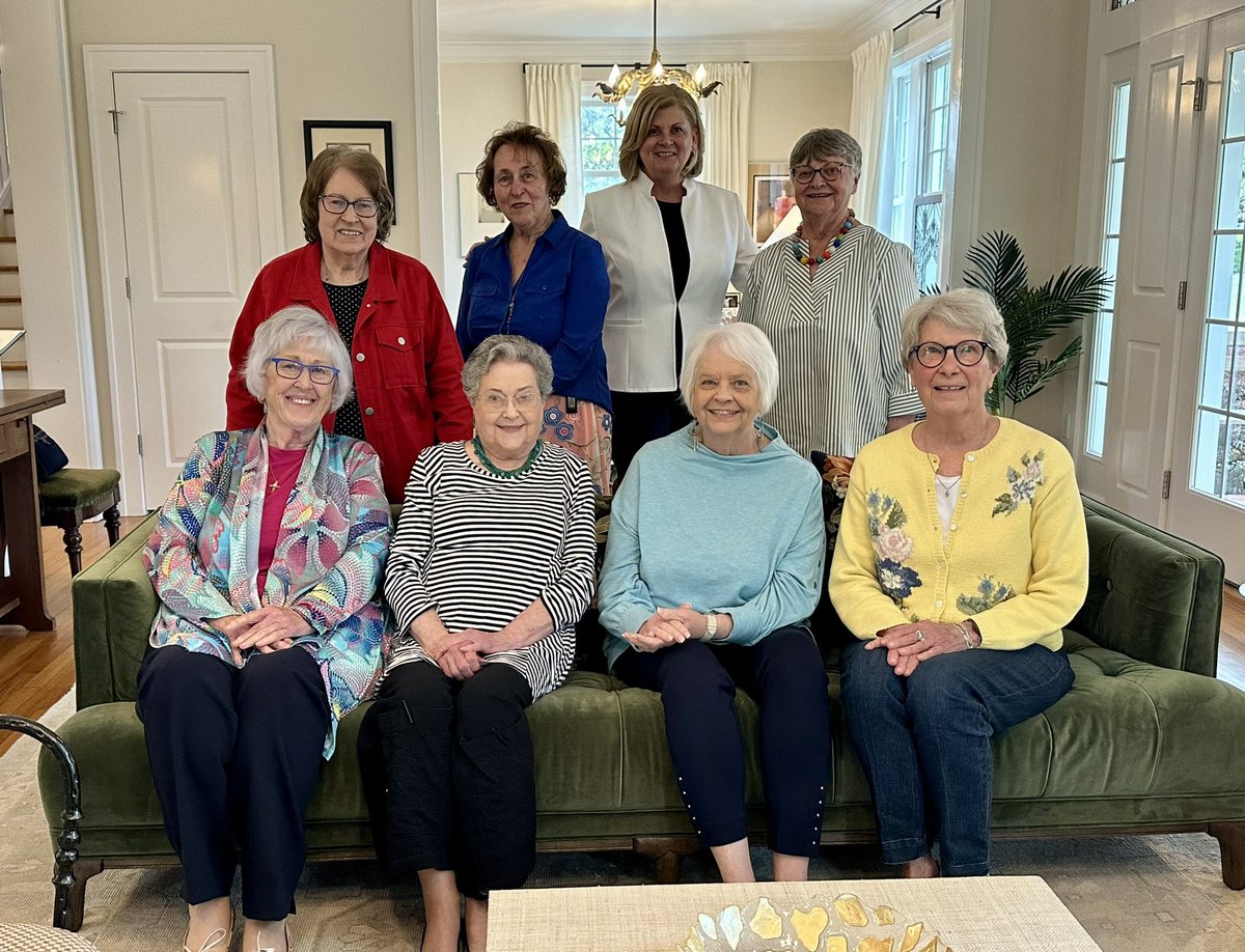 usaoalumni's tweet image. OCW/OCLA Lunch Bunch met up today at the Jordan House, President Hale’s home.