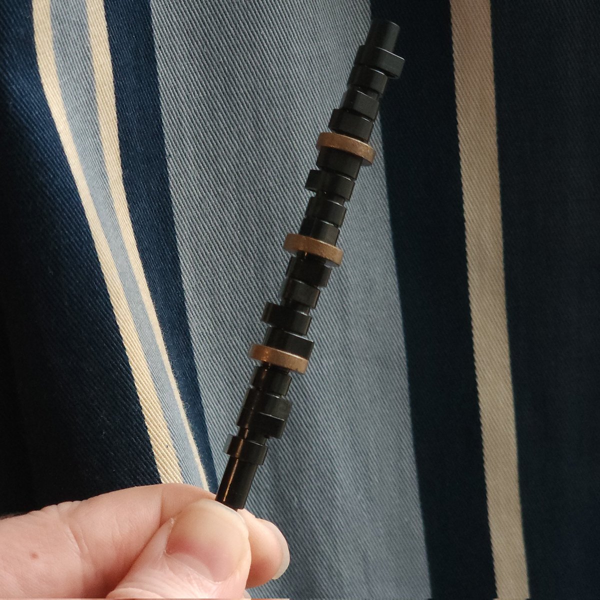 Well this is a very tiny camshaft