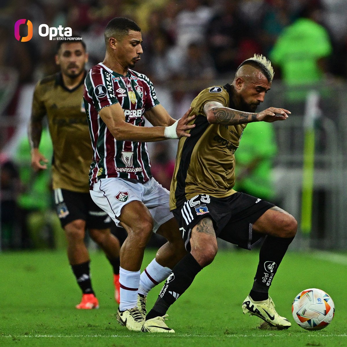 48.1 - Colo-Colo 🇨🇱 fue el equipo que más le disputó la posesión del balón al Fluminense 🇧🇷 de Fernando Diniz por Libertadores en el Maracaná, con un 48.1%. Superó el 46.9% que registró Boca en la final de la edición pasada, equipo también dirigido por Jorge Almirón. Discusión.