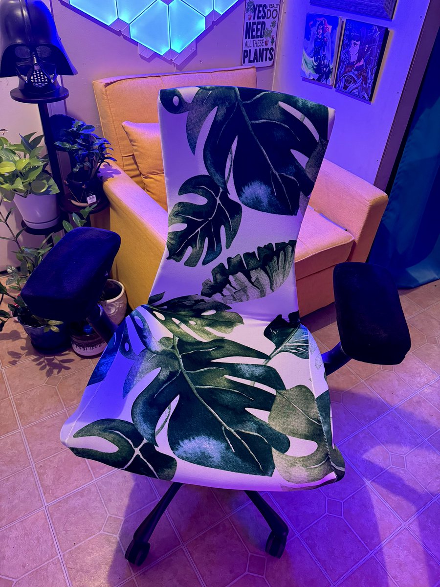 You’ve seen it here first folks 

Dressing up my herman miller. Was tired of having plain old black chairs 

It’s so cute 🥰  #hermanmiller