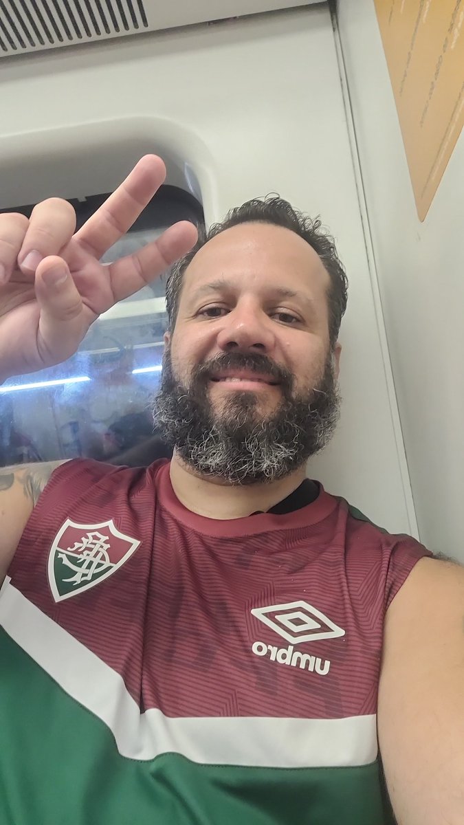 FLUBarba's tweet image. Voltando pra casa feliz, no último jogo da libertadores eu ganhei de 2x1 igual ao primeiro deste ano, vamos Tricolores chegou a hora de ganhar o BI da Libertadores! #FLU #SEREMOS 🎵🎶🇭🇺🍺