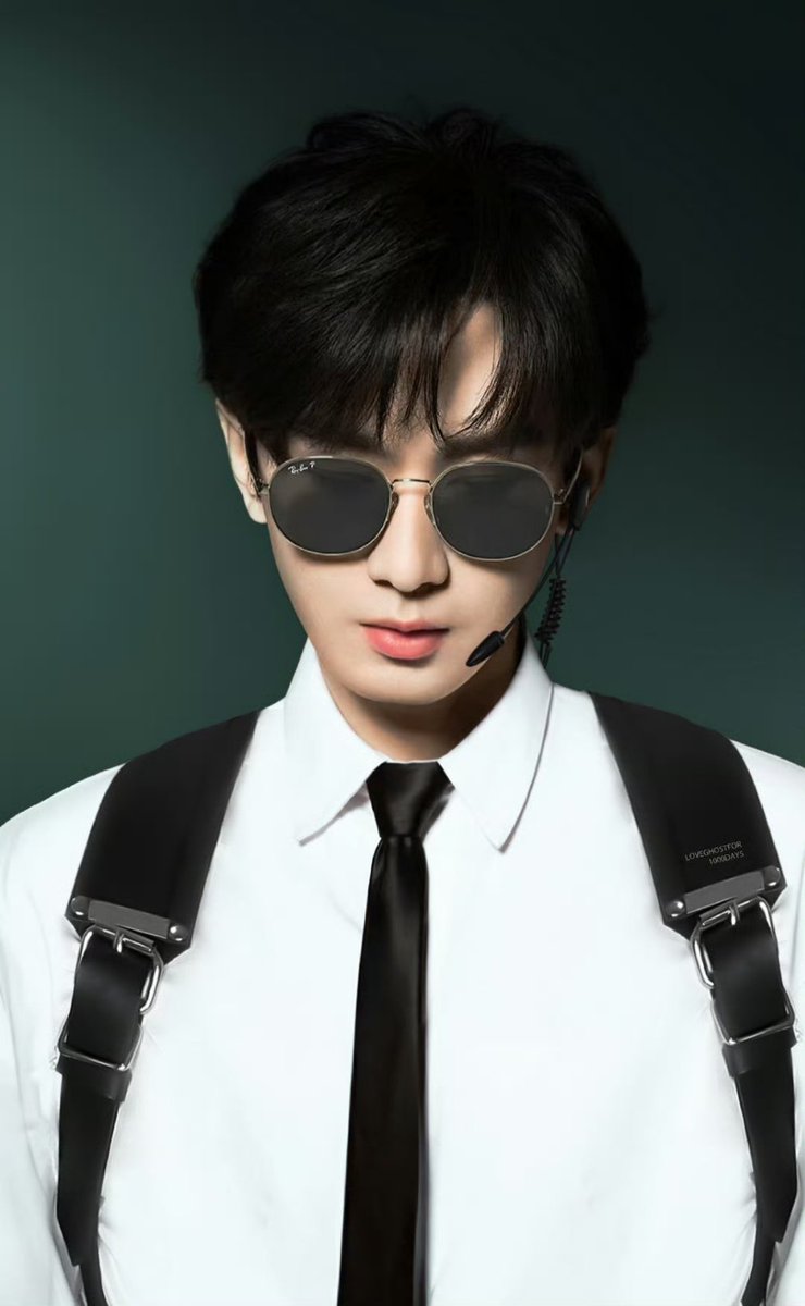 Even the most beautiful views and the most touching words of love in the world cannot compare to your loving eyes #成毅 #chengyi #ChengYiXRayban #雷朋 #Rayban