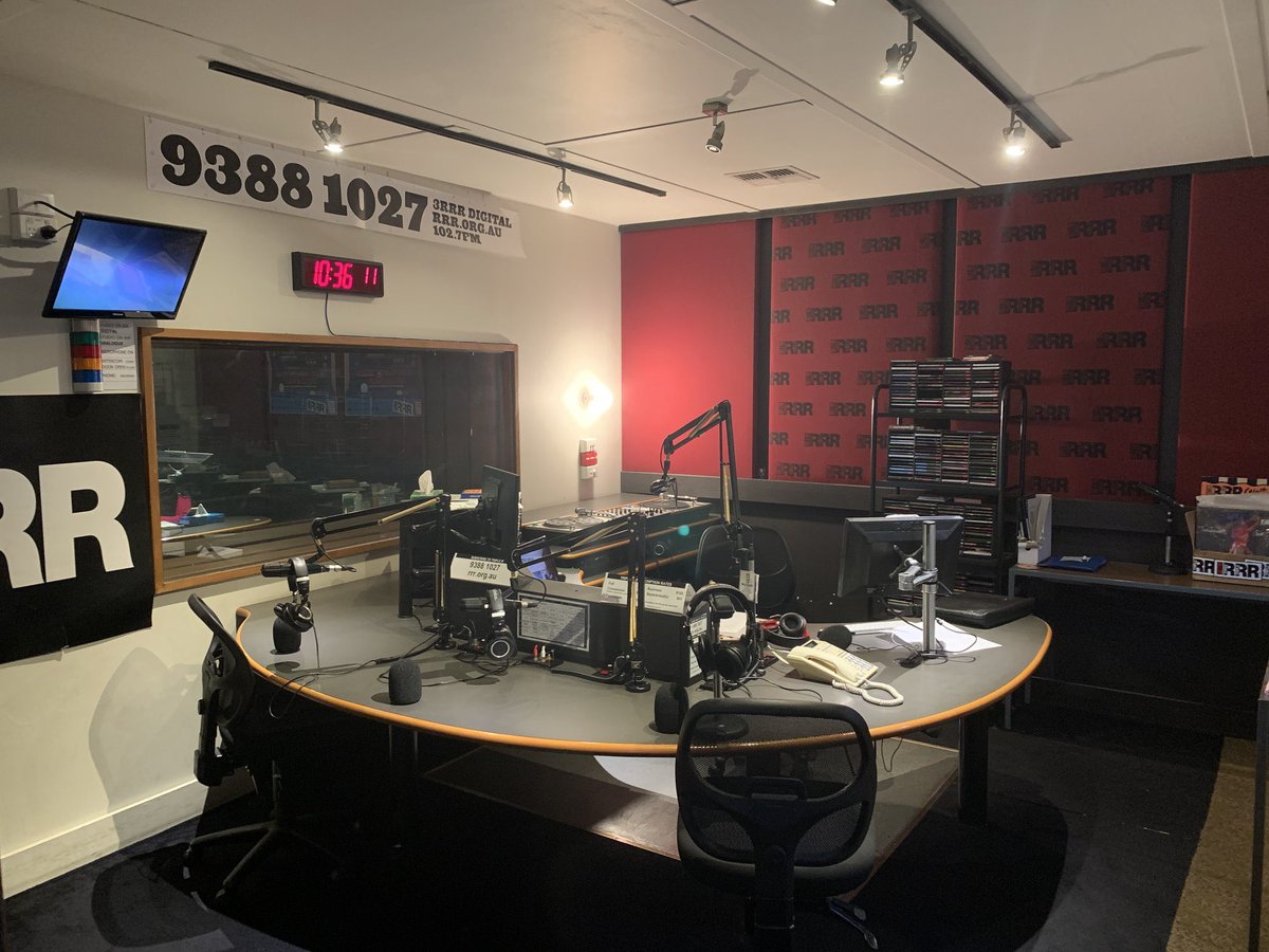 So excited to be talking about my PhD on ME/CFS as a part of the #20phds20mins group on @einstein_agogo with @DrShaneRRR.

Tune in to @3RRRFM on Sunday the 21st of April from 11am 😊

@MAPP_latrobe @LTUresearchers @SABE_latrobe @latrobe