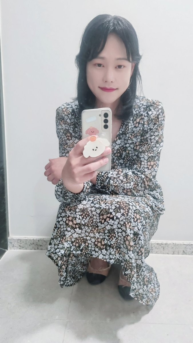 오랜만에 화장했는데
나갈일이 없넹? 😂😂😂😂