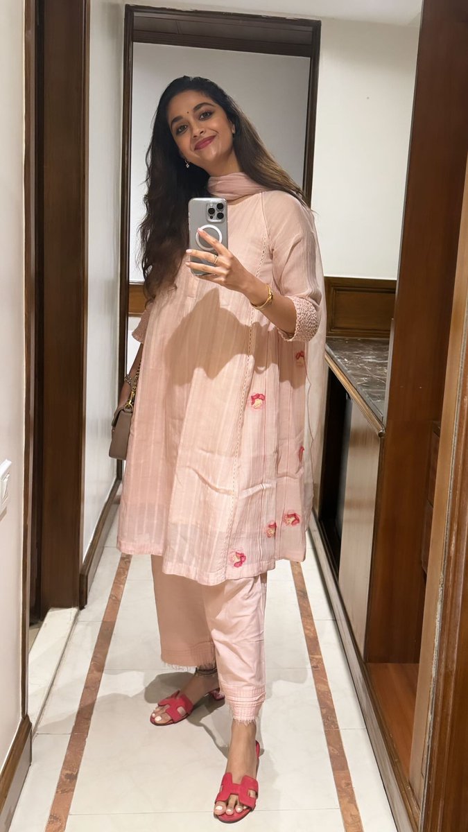 careofKeerthy's tweet photo. Queen ❤️😍

@KeerthyOfficial #KeerthySuresh https://t.co/T1g6vfxFMP