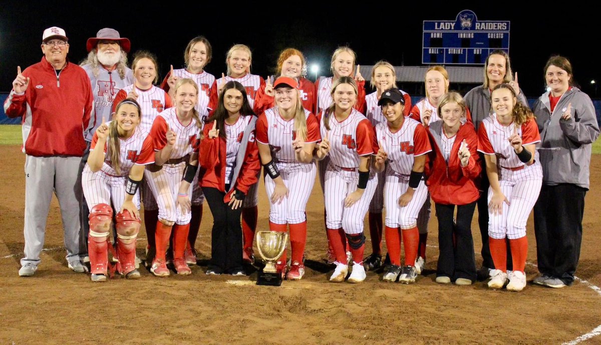 Congrats to our Lady Hornets on Class A Region Champs!! 

Also, with the win Coach Dwayne Wroe picks up his 200th career win!