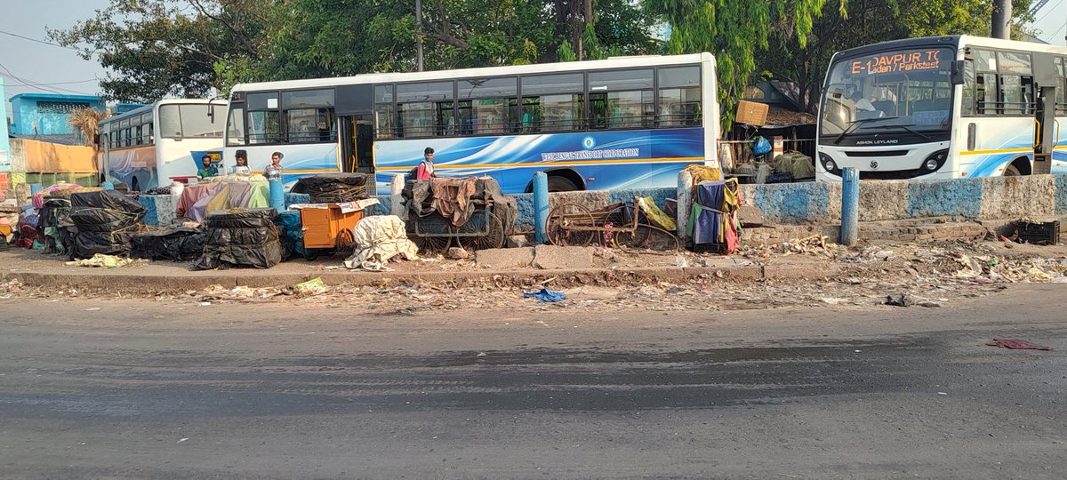 Pitiable condition of #Bengal, neither the Government nor the People, care for the #State. When will the #Aamaadmi wake up, demand a 'Change' ? Work culture ruined, law and order declined, traffic rules, made to be violated by Autos. #Kolkata #LSPolls2024 #WestBengal #CleanUp