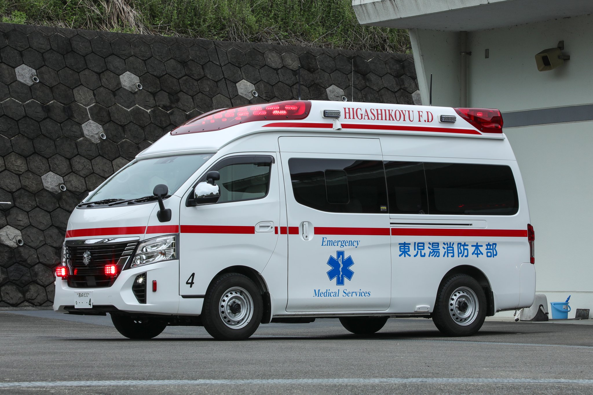 ザリガニ　キャラバン　事故処理車　宮崎県日向市　救急車 ザリガニ キャラバン 事故処理車 宮崎県日向市 救急車 ザリガニ