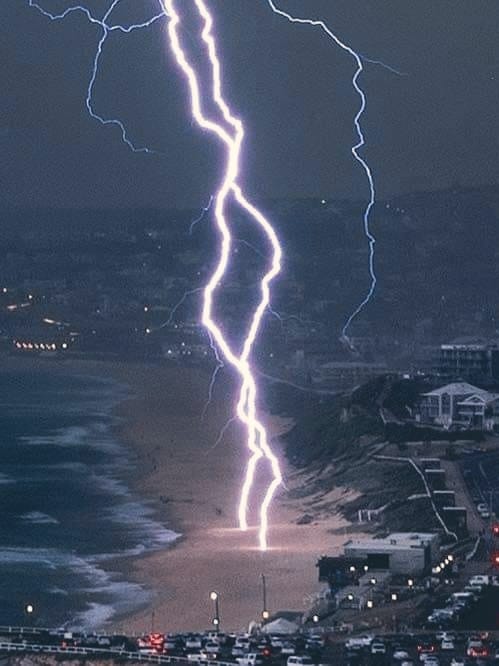 *Bar Beach, Australia.* What a shot!💥🌩️⚡️🌊 📷 daviddiehmphotography (IG)