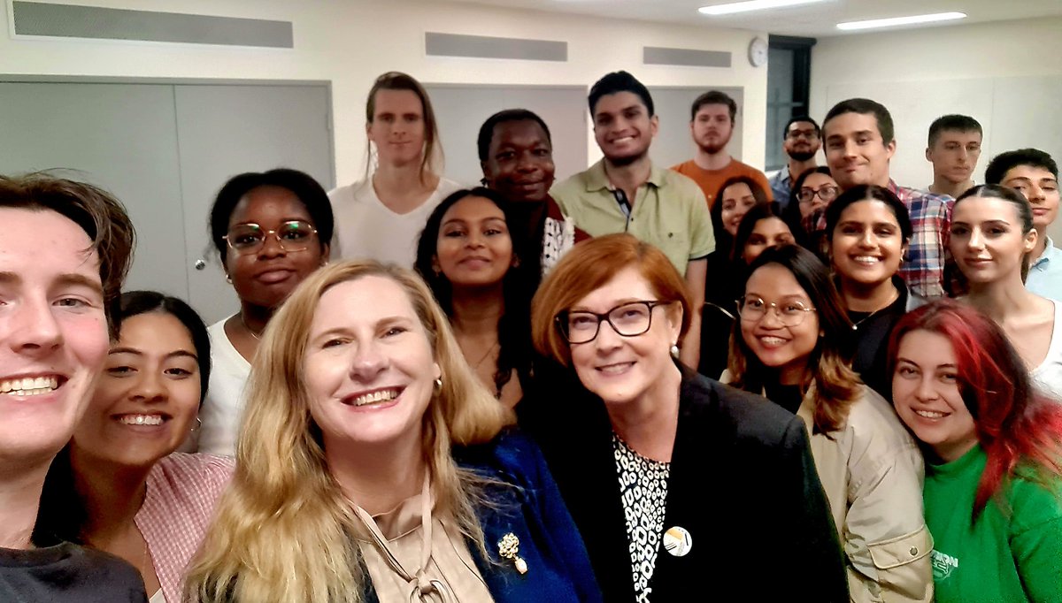 Great to have the Hon <a href="/MarisePayne/">Marise Payne</a> speak with my Diplomacy class on Monday in her new role with <a href="/westernsydneyu/">Western Sydney University</a>