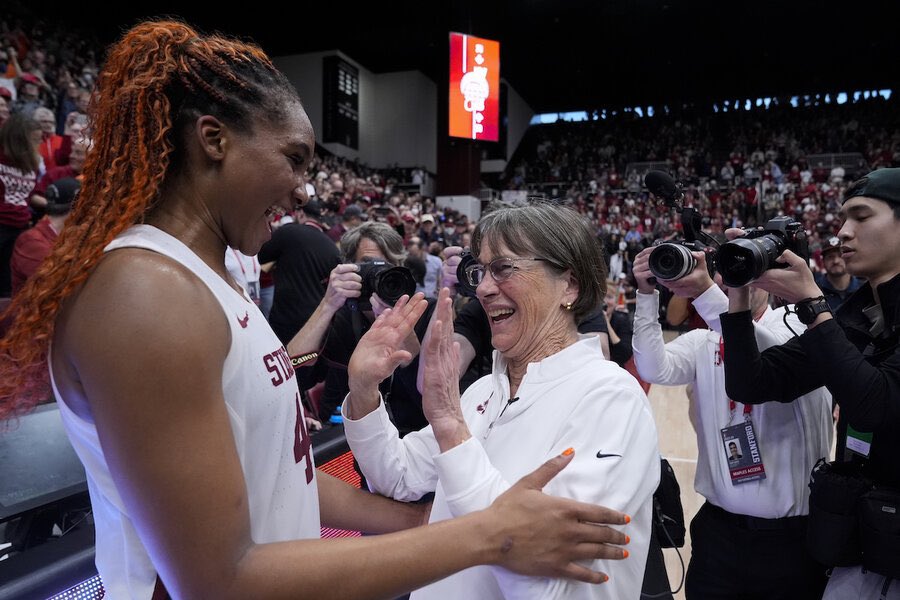 Tara VanDerveer has left an incredible legacy in women’s basketball and at Stanford. • 3 National Championships • 15 PAC-12 Titles • Most wins for a NCAA D1 college basketball coach Thank you, Coach! ❤️🌲