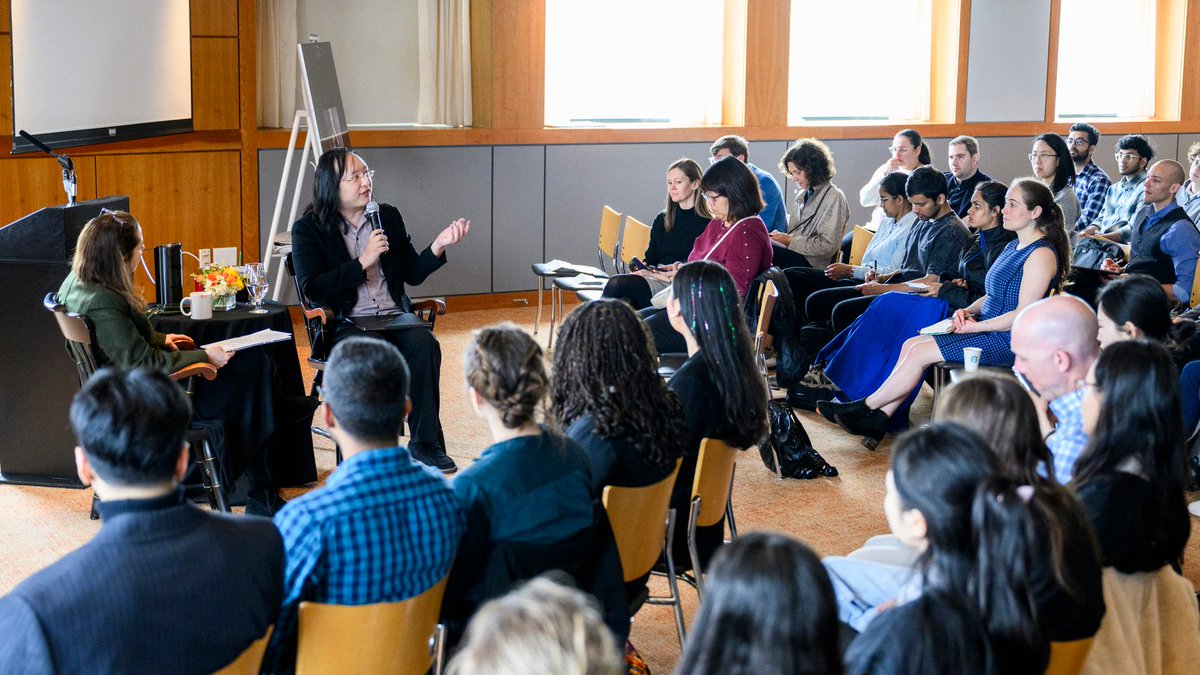 The future of AI hinges on dialogue, not monologue. @audreyt shared the #TaiwanModel🇹🇼 for giving the people a real say in the development of this world-changing technology during the 'Rebooting Democracy in the Age of AI' lecture series by @BurnesCenter & @TheGovLab. Read on🔽!