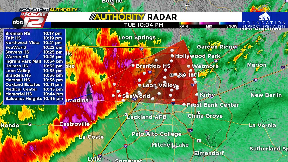 Tues, 10:05 PM Largest area of hail moving into western Bexar County. Larger than golf ball sized hail possible as this storm moves northeast at 25 mph. #KSATweather DETAILS: ksat.com/weather/