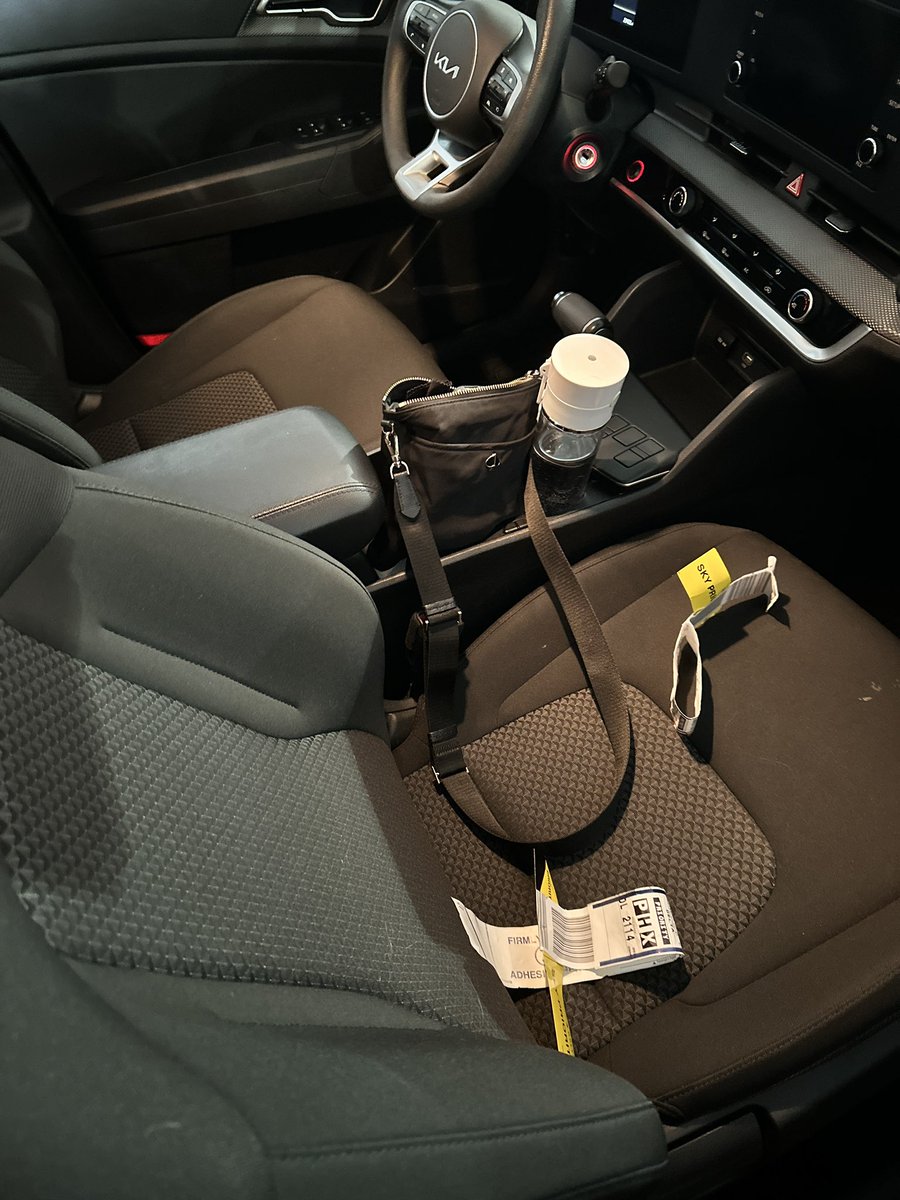 dcitty's tweet image. So the weirdest thing happened today…I pickup my @Avis rental car and someone’s bags &amp;amp; purse are in the car… like how does this happen? Didn’t touch any bags but part of me thought there might be a dead body inside. @PhoenixPolice you have any missing persons cases lately? #PHX