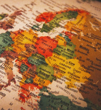 NOVEDAD / SAEEG

EUROPA DEL ESTE VUELVE A SER UNA REGIÓN DE DISRUPCIÓN MAYOR

Por <a href="/AlbertoHutsche1/">Alberto Hutschenreuter</a>

"La zona que se extiende desde Finlandia hasta el mar Negro se está convirtiendo en la región más militarizada y tensa del mundo".

saeeg.org/index.php/2024… <a href="/ArgentinaSaeeg/">SAEEG</a>