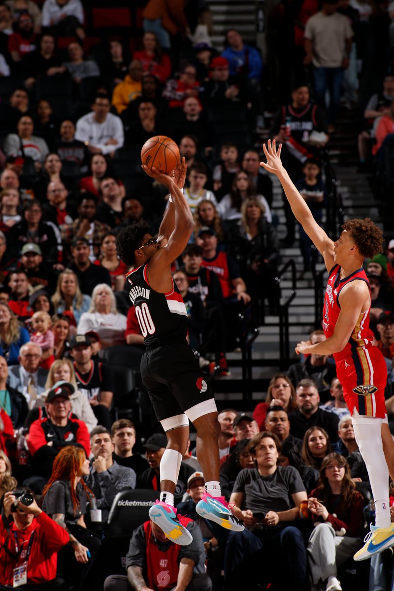 Scoot Henderson is the first rookie since Lonzo Ball (11/11/17) to have a half with 10+ PTS & 10+ AST!