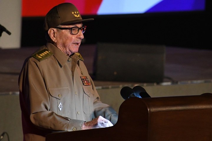 Raúl en el 65 aniversario 'En el Socialismo y su obra, en la unidad y en la ideología revolucionaria, se sustenta nuestra capacidad de resistir y vencer' #CubaViveEnSuHistoria #FidelPorSiempre #EstaEsLaRevolución #SantiagoDeCuba