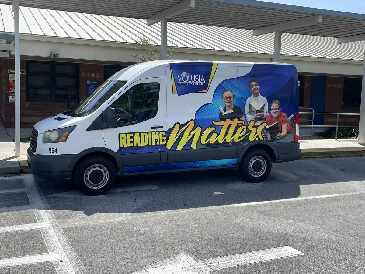 I was in the right place at the right time today to see the Reading Matters van! 📚@Sunrisevcs @volusiaschools