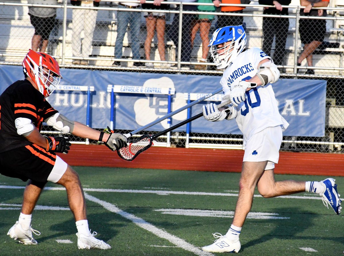 BOYS LACROSSE: After letting a lead slip, @BrotherRice_Lax rattled off nine of the last dozen goals to defeat Catholic Central Tuesday night. Story from @ellisdrew >> tinyurl.com/3hzaxvw5