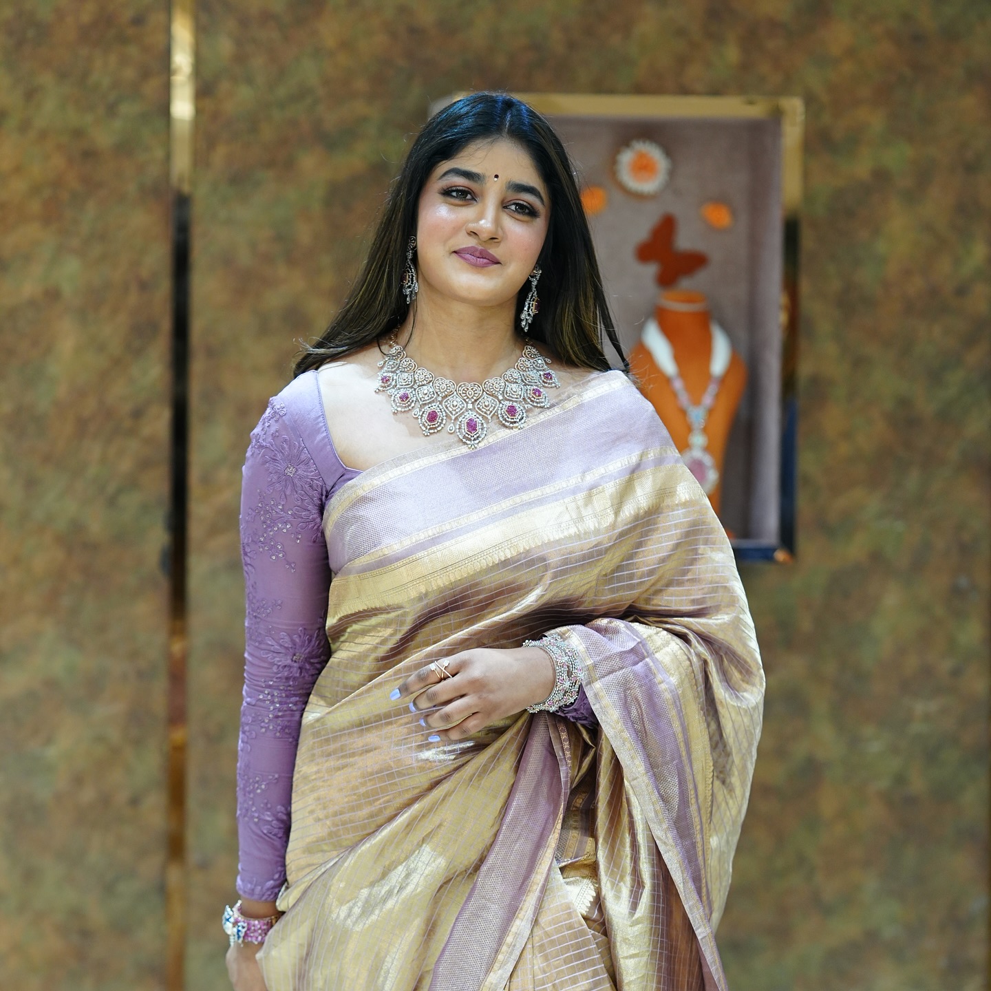 GKxjSuZagAAmKTc?format=jpg&name=large