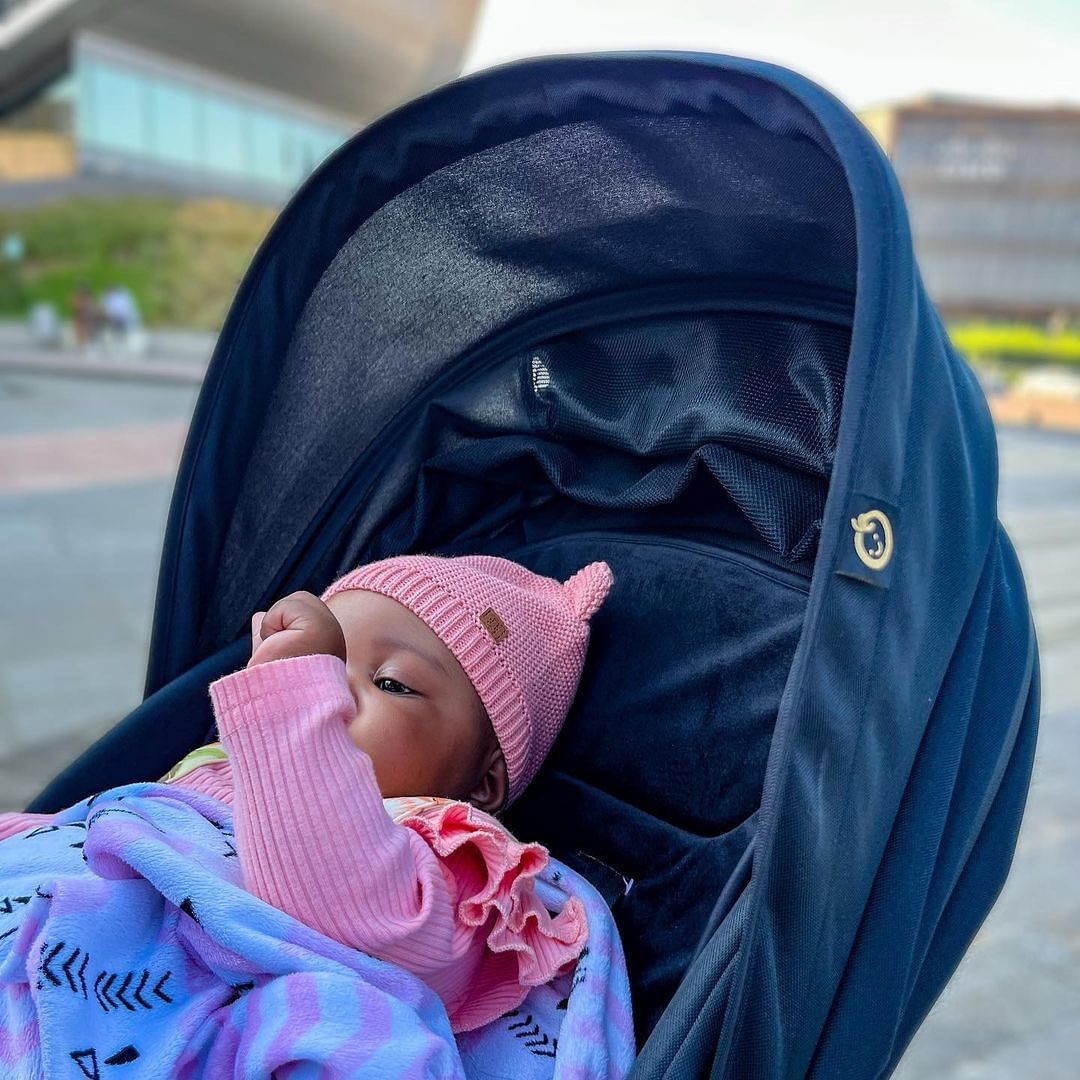 Oh mama! Get the look with The Maverick Stroller and Mazh diaper bag. @ChelinoBaby will ensure that mom and baby travel in style.🍼👜

#CavendishSquare
#MomAndBaby