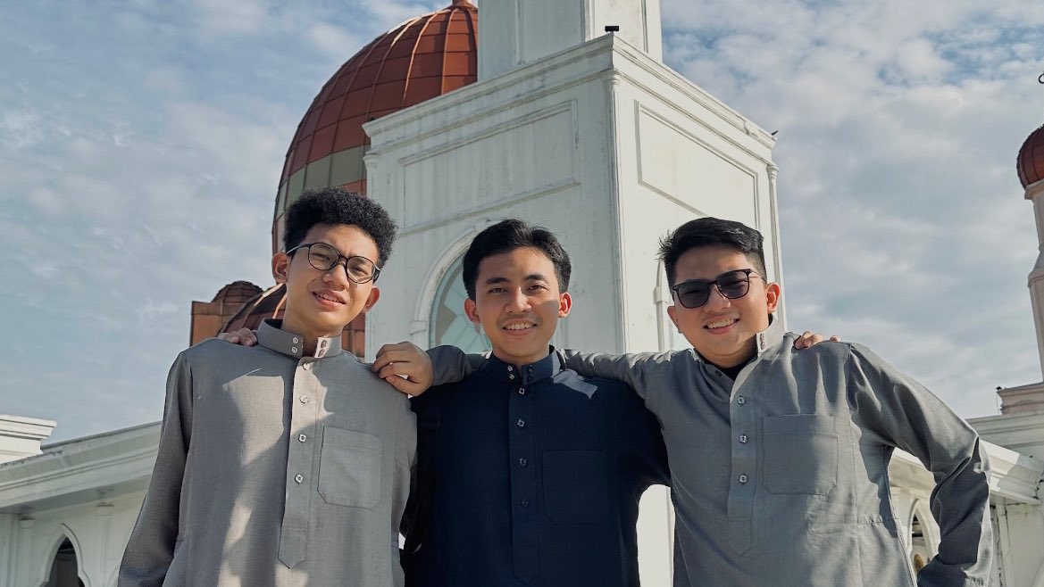 Eid mubarak ✨

Taqobbalallahu minna wa minkum. Mohon maaf lahir &amp; batin teman-teman semua 😊
