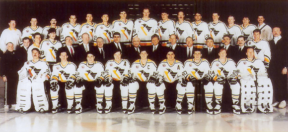 #WaybackWednesday 31 years ago today ON THIS DAY in hockey history (April 10, 1993): Dave Tippett has 1 goal/1 assist and Jaromir Jagr adds 2 assists as the @penguins beat the Rangers 4-2 to pick up their NHL-record 17th consecutive win (record still stands today)