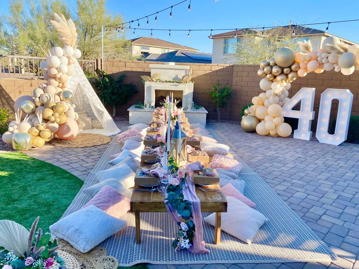 Don't miss this amazing boho 40th birthday party! Love the table settings! catchmyparty.com/parties/40th-b… #catchmyparty #partyideas #40thbirthday #adultparty #bohopicnic #bohoparty #40thbirthdayparty