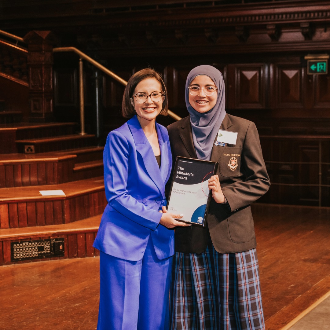 Nominations for the Minister’s Award for Excellence in Student Achievement are open and recognise students who have demonstrated high achievement in academic excellence, leadership and commitment to the school community. Visit hubs.li/Q02smb050. @pruecar @dizdarm