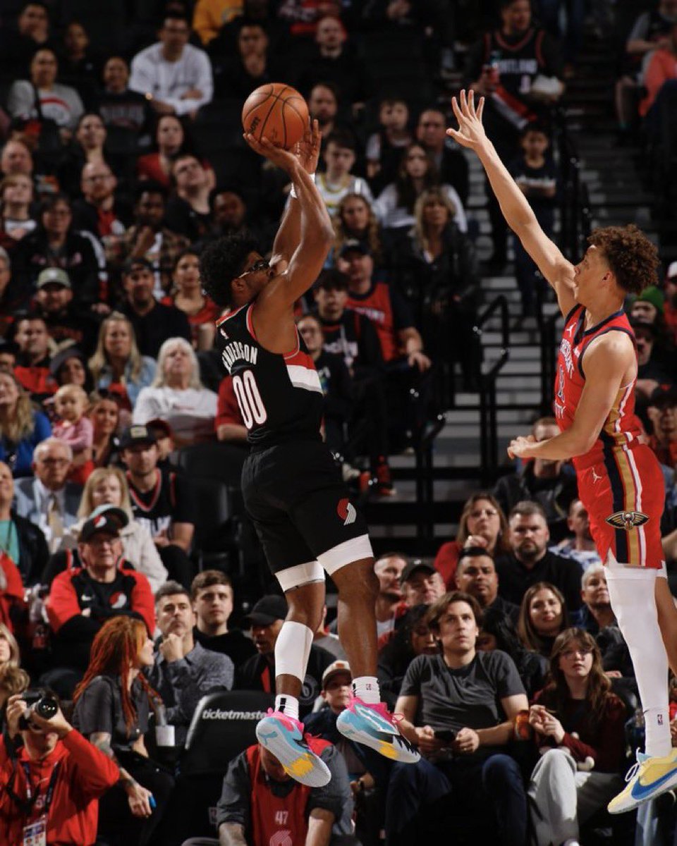 Scoot Henderson Tonight:

19 Points
15 Assists 
3 Rebounds 
1 Steal

And a double double in the first half, first rookie since Lonzo Ball to do so 🔥
#RipCity