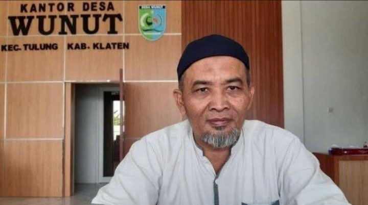 Ini dia oknumnya! Kepala Desa Wunut Klaten, Iwan Sulistyo Setyawan. Selain rutin memberikan THR karena suksesnya pengelolaan BUMDes, warga Wunut kini juga dibayari iuran BPJS Kesehatannya.