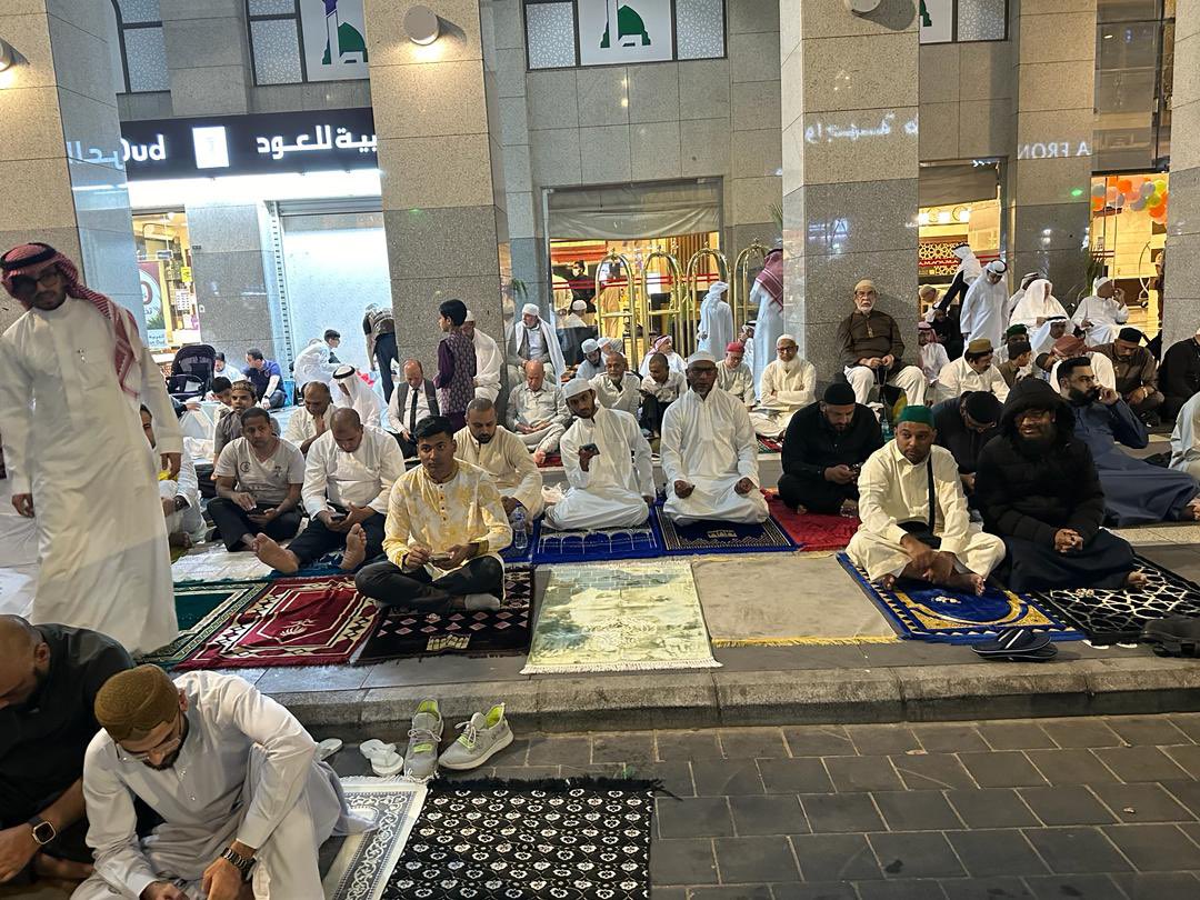 Suasana Subuh 1 Syawal di Makkah al-Mukarramah. Selamat Hari Raya Aidilfitri, maaf zahir dan batin.