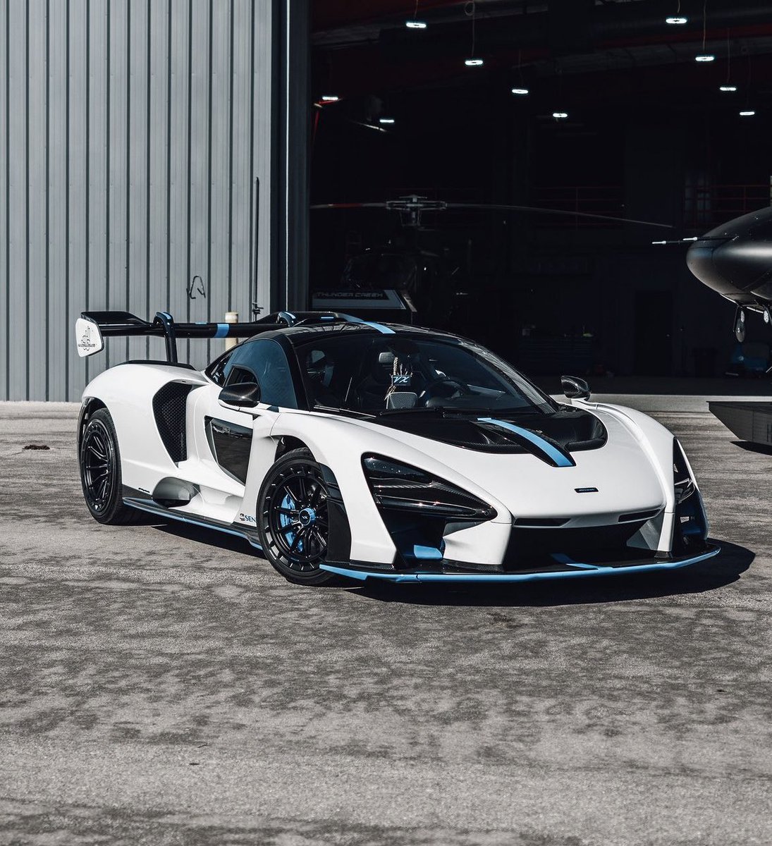 LuxuryCars365's tweet photo. McLaren Senna 🌊 https://t.co/UwSk4u7kEw