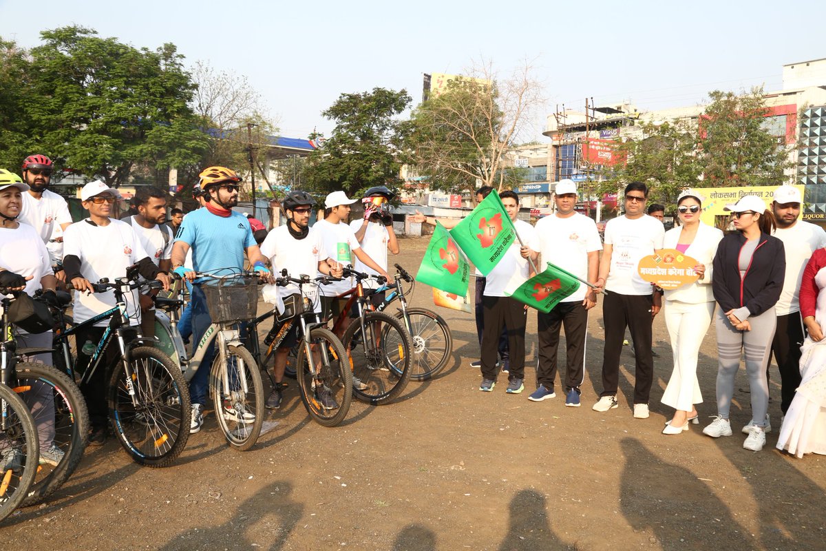 CollectorBhopal's tweet photo. #लोकसभा_चुनाव_2024
भोपाल में मतदाता जागरूकता के लिए #RideForVote का आयोजन
जिले में मतदाताओं शत प्रतिशत मतदान के लिए प्रेरित करने स्वीप के अंतर्गत "राइड फोर वोट" साइकिल रैली का आयोजन किया गया ।
#DMBhopal https://t.co/NQjntG43uB